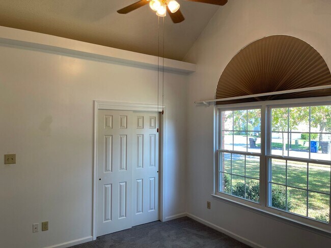 Building Photo - Beautiful 4-Bedroom Ranch in Courthouse Es...