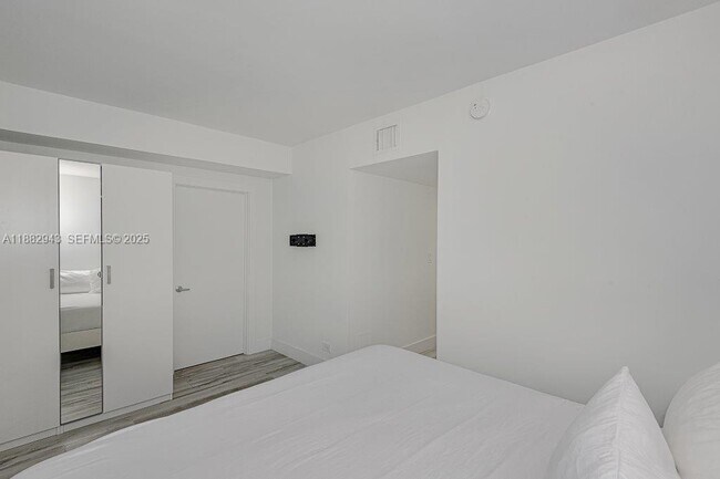 Building Photo - 2301 Collins Ave