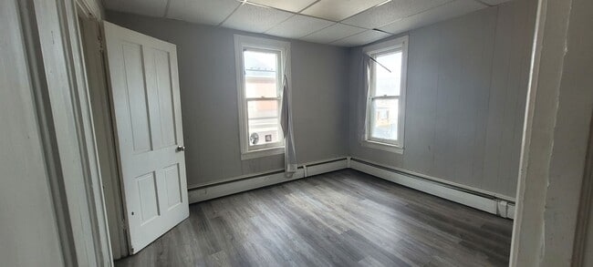 Building Photo - Elizabethtown 3 Bedroom 1.5 bathroom