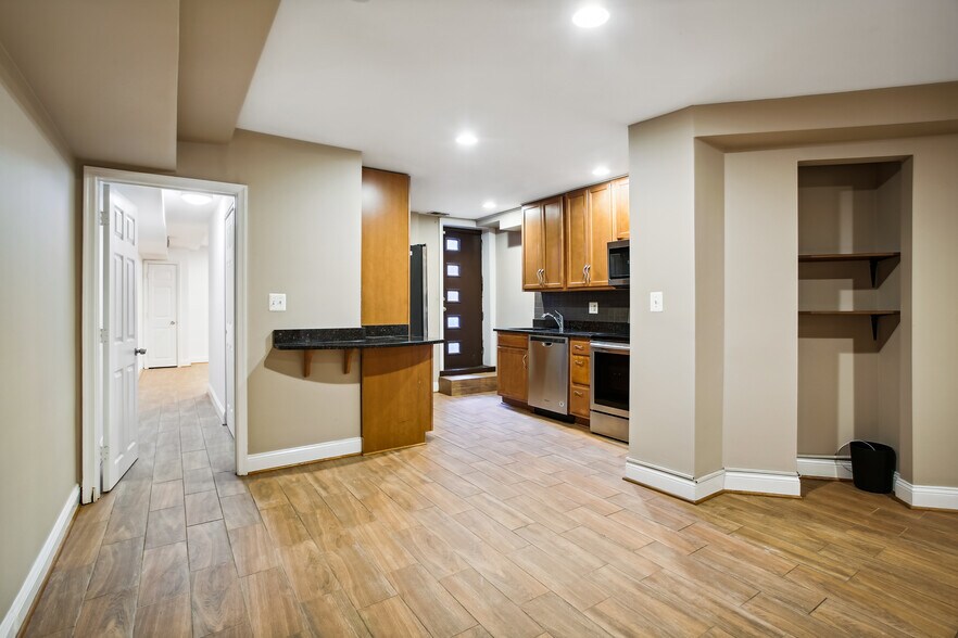Living and dining - 76 R St NW