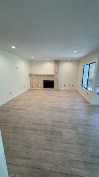 Building Photo - 5813 Serrania Ave