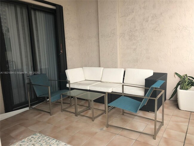 Building Photo - 540 Brickell Key Dr