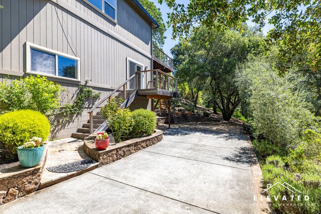 Building Photo - 9400 Chalk Hill Rd