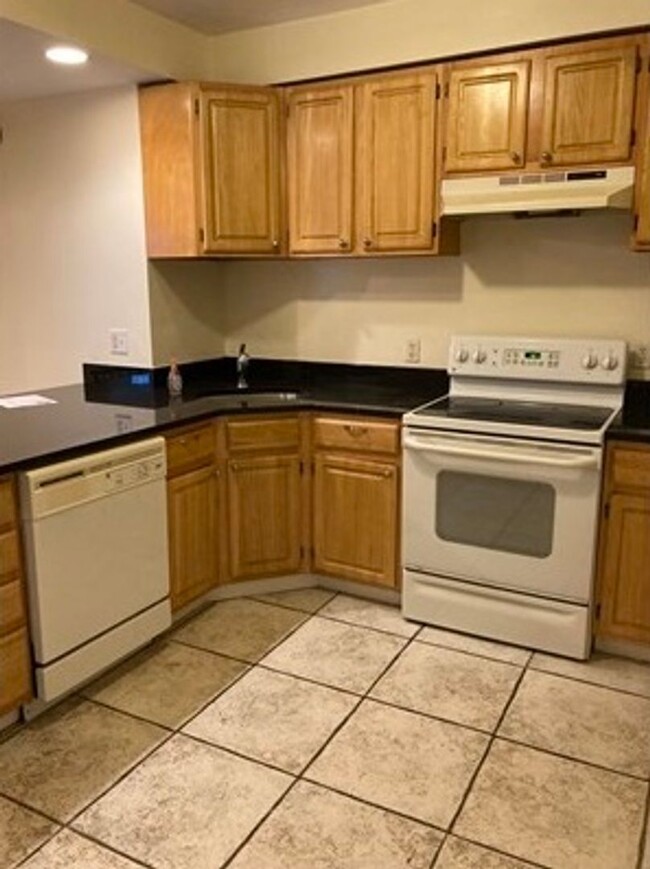 Building Photo - Brighton 4 Bed Available now
