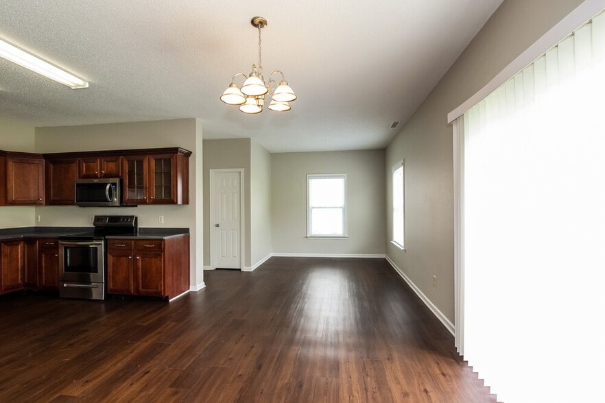 Building Photo - 719 Capstone Ave