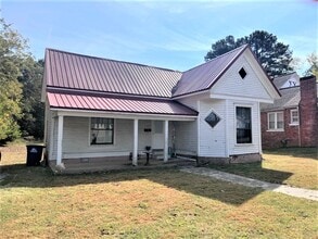 Building Photo - 2-Bedroom, 1-Bath Home in a Prime Martin L...