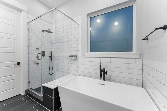 Building Photo - 113 Coronado St