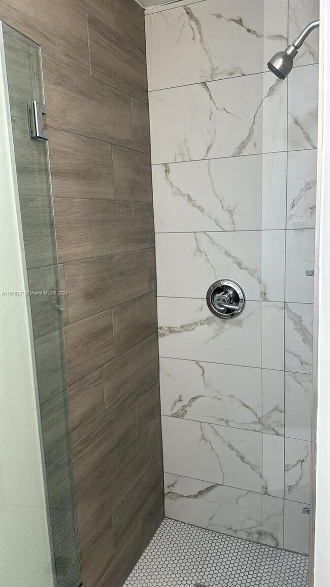 Building Photo - 5179 SW 34th St