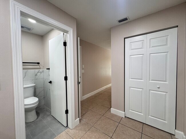 Building Photo - Fully Renovated Palm Harbor Home