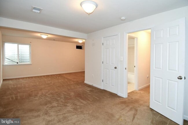 Building Photo - 3082 American Eagle Blvd