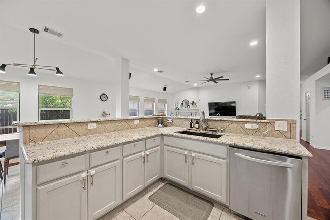 Building Photo - 15609 Royal Dublin Dr