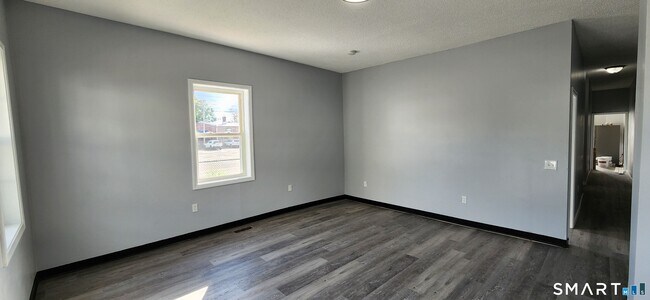 Building Photo - 24 Meadow St
