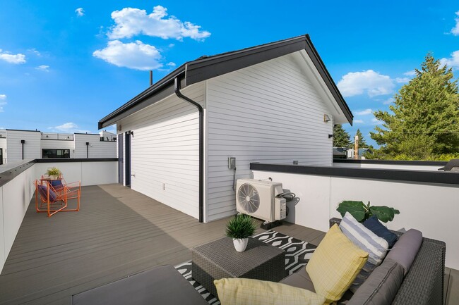 Building Photo - New Luxury Townhome in Seattle 3bed/2bath ...