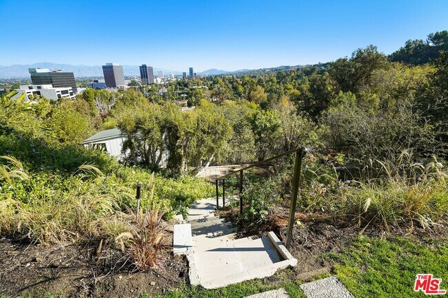 Building Photo - 16210 Bertella Dr