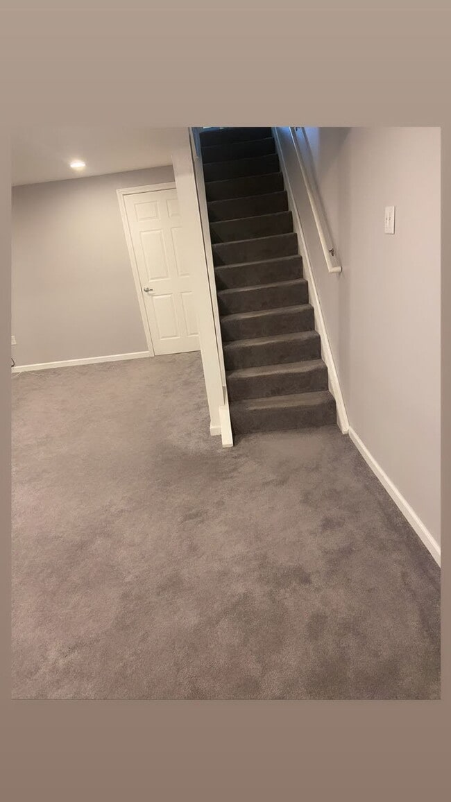 Building Photo - 422 Cypress Rd