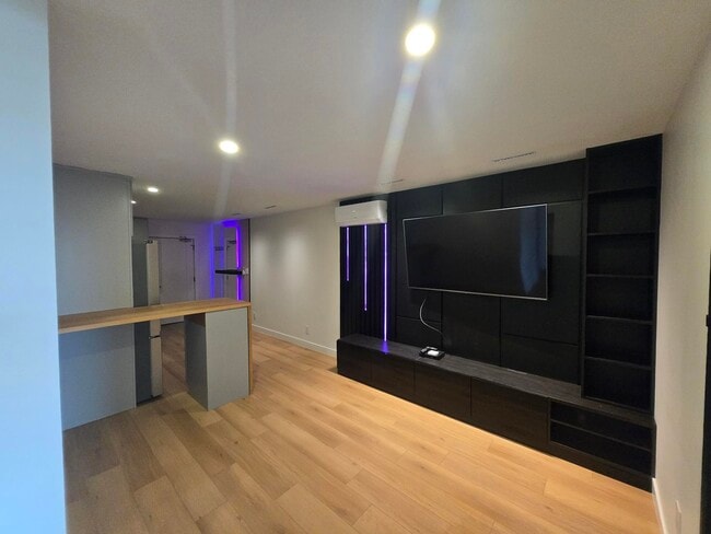 Building Photo - 503 2nd St