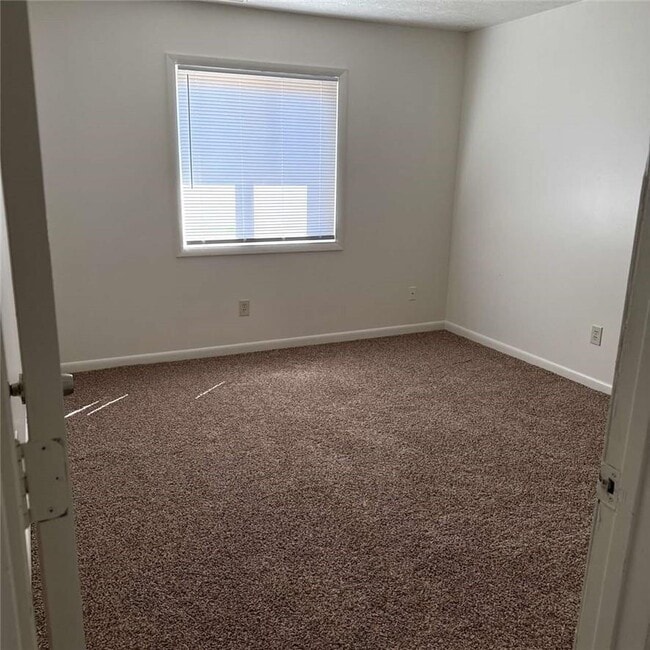 Building Photo - 1128 Southwood Dr