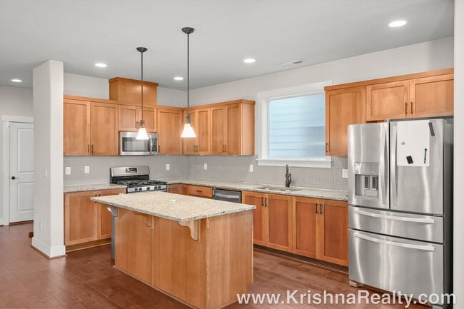 Building Photo - Gorgeous 4 BD* 2.5 BA* Single Family Home ...