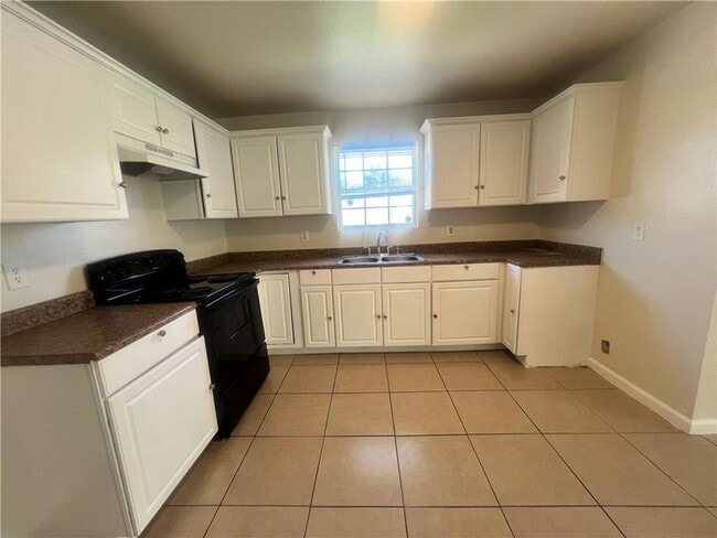 Building Photo - 7854 Star St