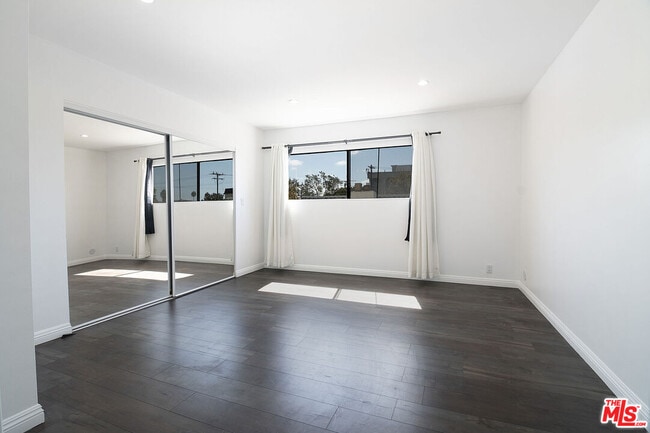 Building Photo - 853 Le Doux Rd