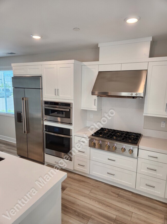 Building Photo - 3020 Harrison Ln