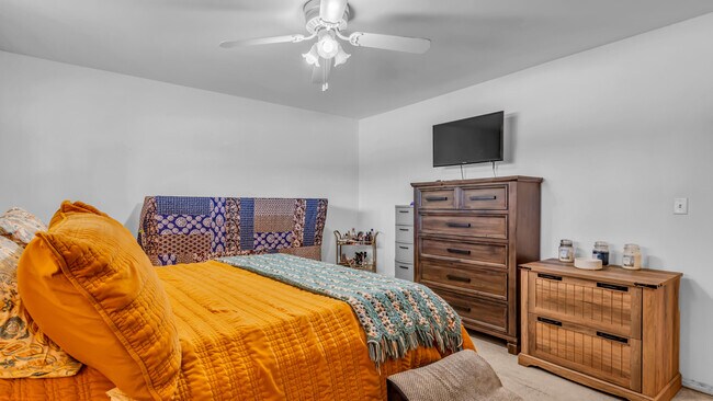 Building Photo - 46555 Cameo Palm Dr