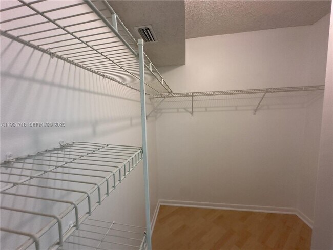 Building Photo - 2629 SE 19th Ct