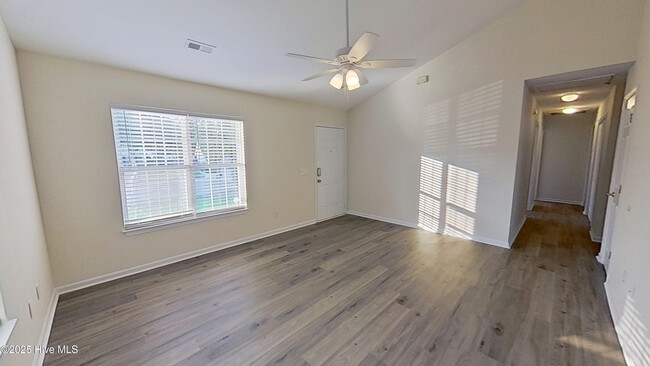 Building Photo - 4264 Sunglow Dr