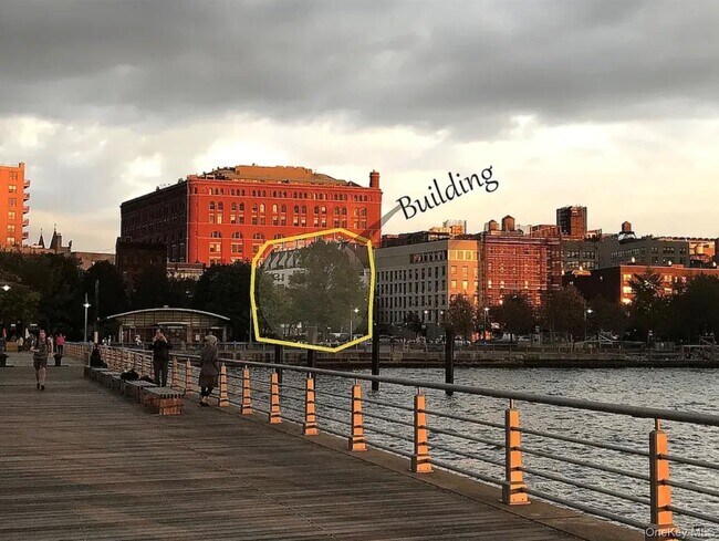 Building Photo - 130 Barrow St