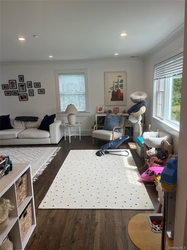 Building Photo - 70 Henry Ave