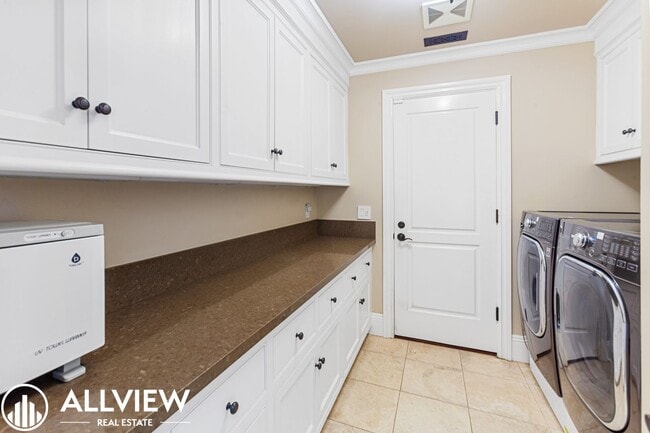 Building Photo - Stunning 3 Bedroom + Bonus Room 3.5 Bath A...