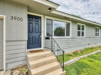 Building Photo - 3900 Fairview Rd