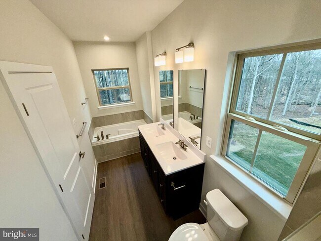 Building Photo - 9331 Klamath Ct