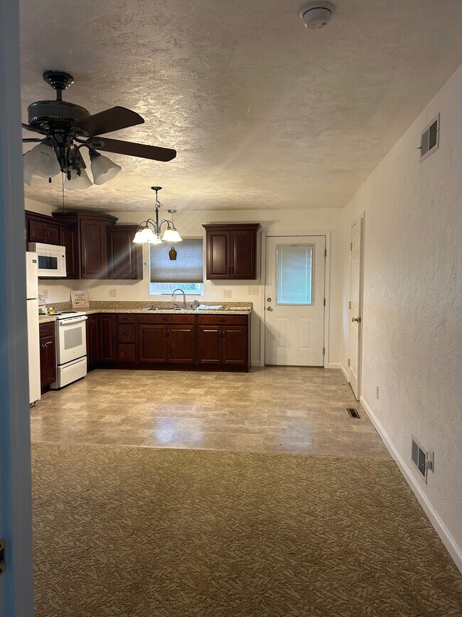 Building Photo - 1047 Myers Rd