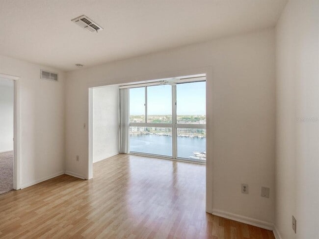 Building Photo - 4939 Floramar Terrace