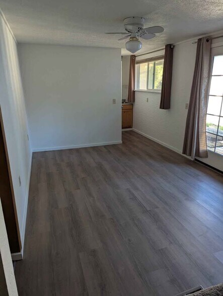 Primary Photo - 420 N Tamarack St
