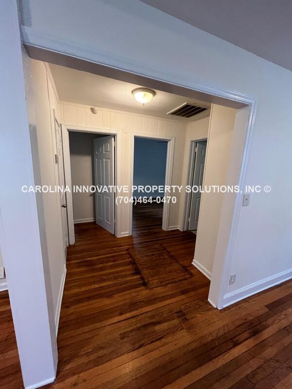 Building Photo - 2824 Phillips Ave