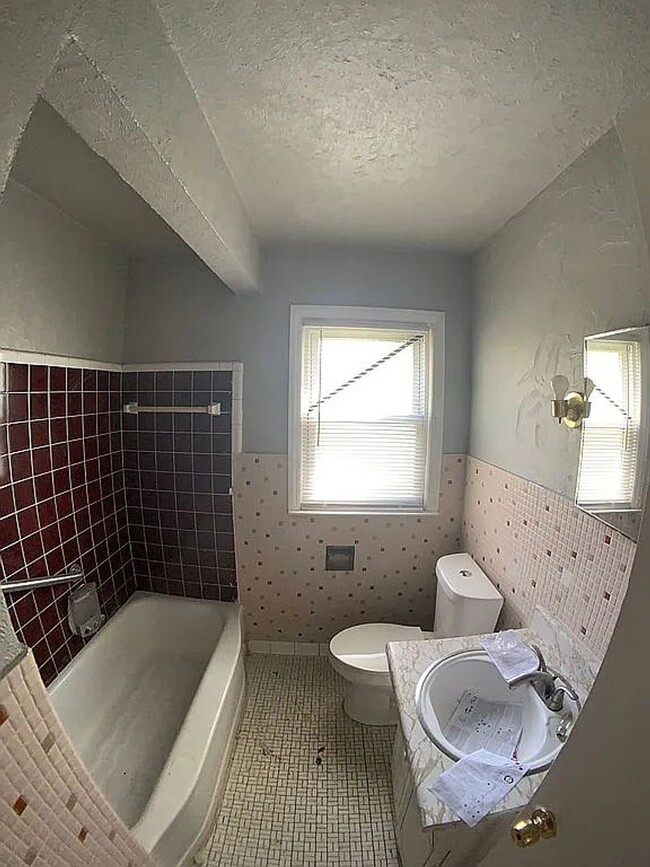 Building Photo - Beautifully Remodeled Home with New Window...