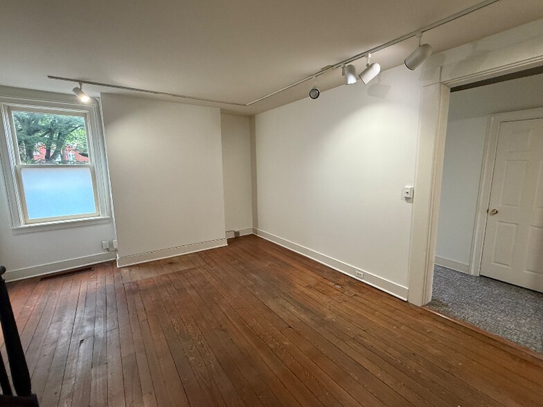 Building Photo - 263 N Limestone
