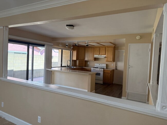 Building Photo - 3 Bedroom, 2 Bathroom Single Story Home in...