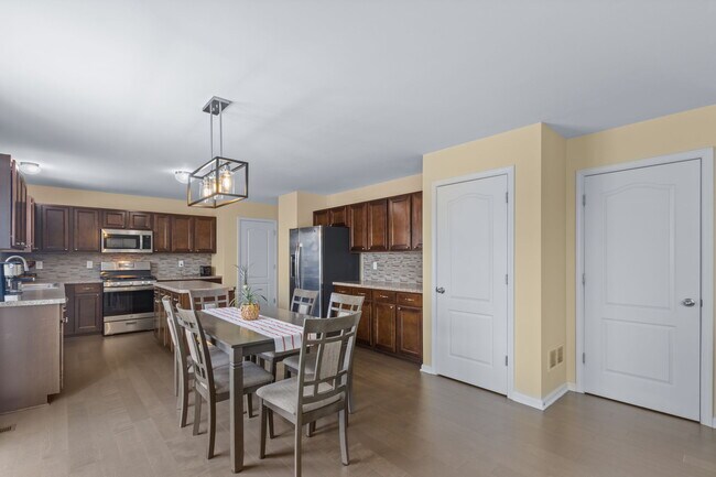 Building Photo - 430 Rockcrest Way