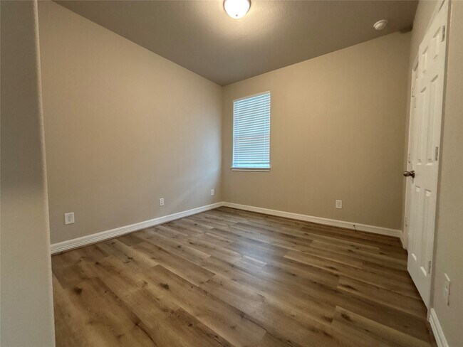 Building Photo - 2913 Clf Rdg Ln