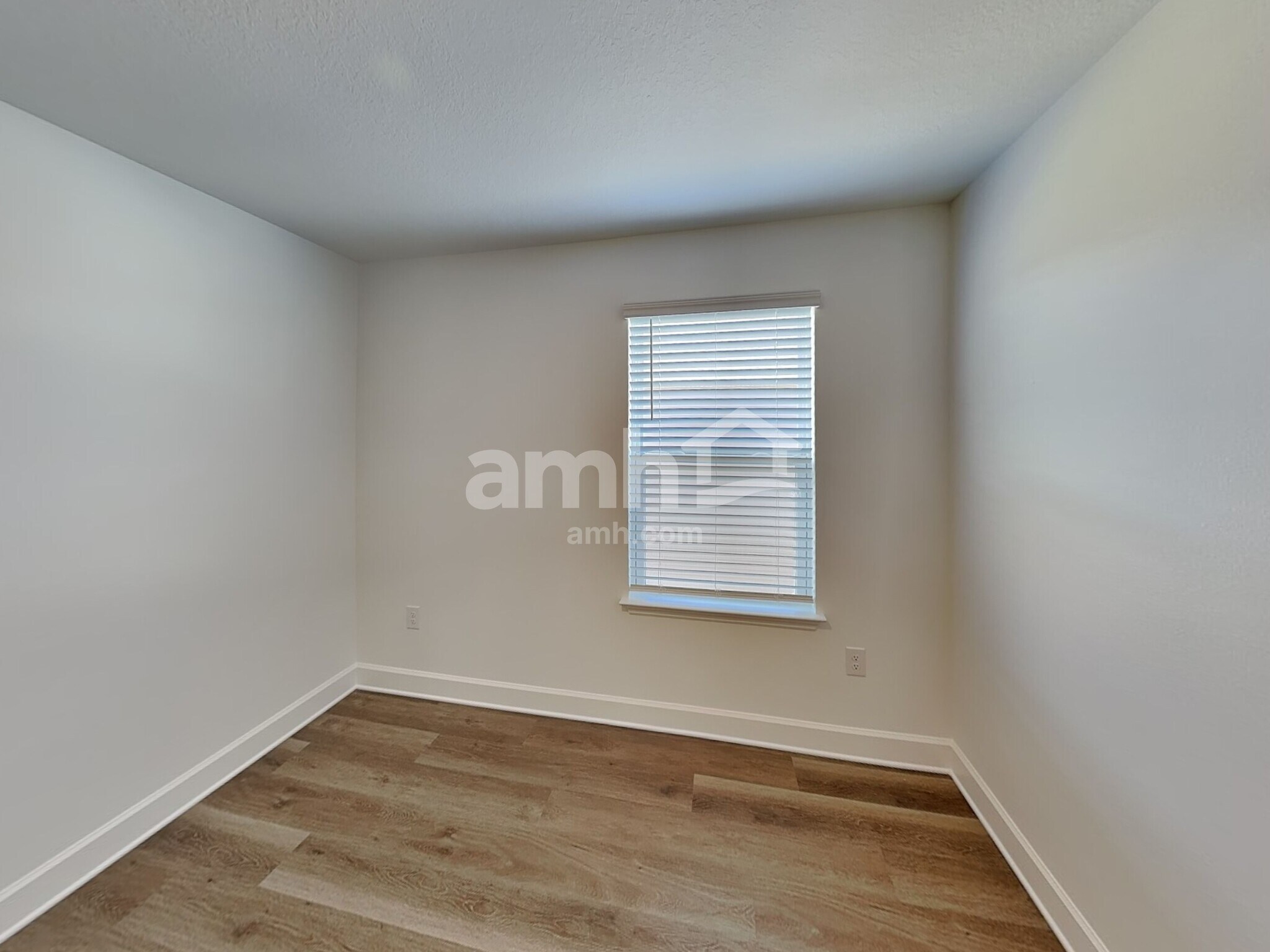 Building Photo - 3013 20th Ave W