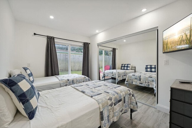 Building Photo - 3133 Albatross Rd