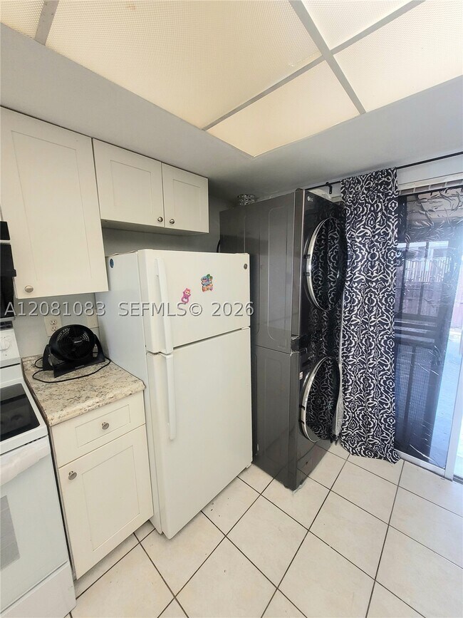 Building Photo - 3973 W 9th Ln