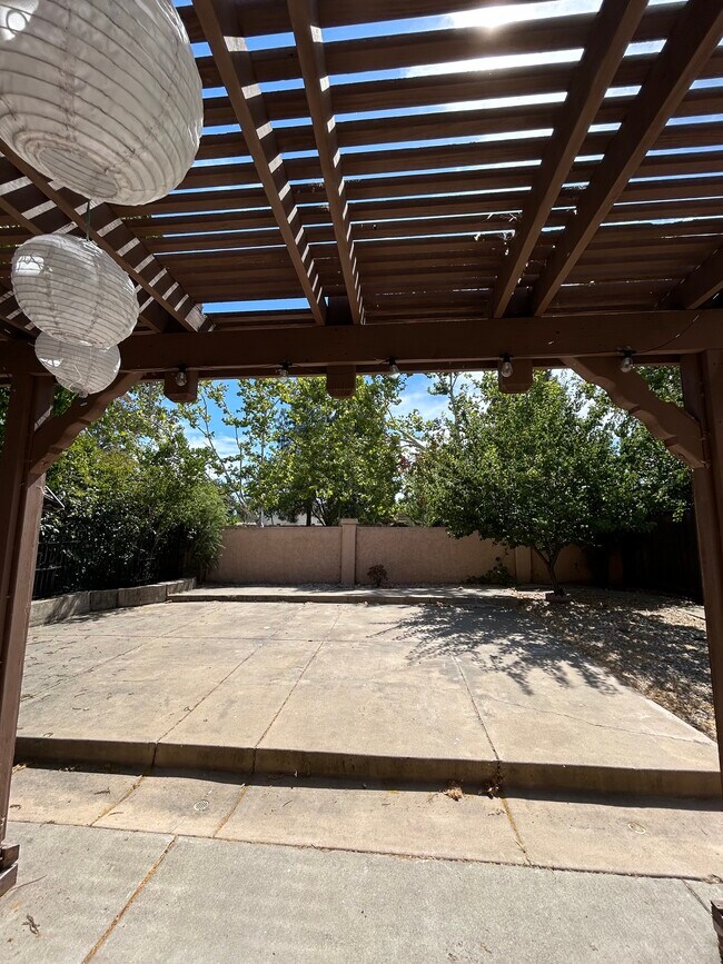 Building Photo - 2412 Hooftrail Way