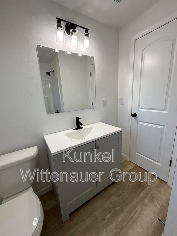 Building Photo - 5 Lakewood Dr