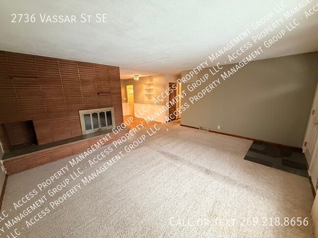 Building Photo - 2736 Vassar Dr SE