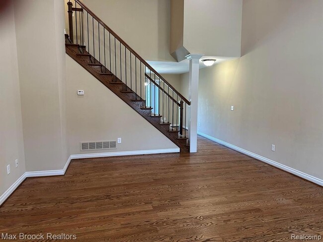 Building Photo - 1049 Birchwood Ave