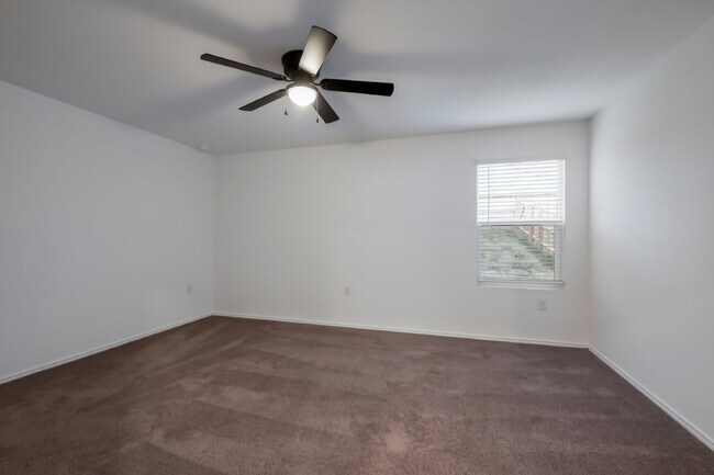 Building Photo - Stunning New 4-Bedroom Home with Upgrades in Mission del Lago.